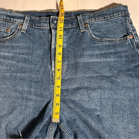 Women’s 501 Levi denim distressed 5 pocket short jeans medium wash Size 16W - Picture 4 of 11